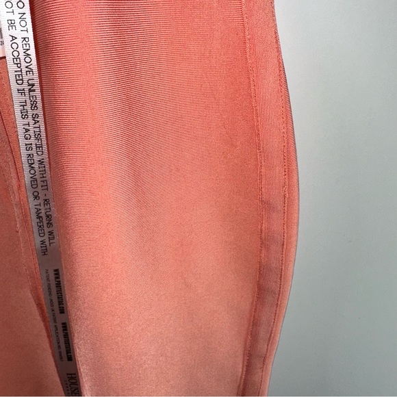 House of CB London Savannah V-Neck Low Plunge Bodycon Dress in Peach Size L - Picture 11 of 15